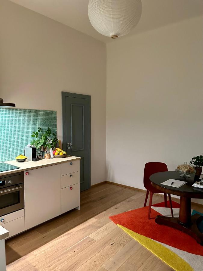 Green Balcony & King Size Bed Prague Extérieur photo