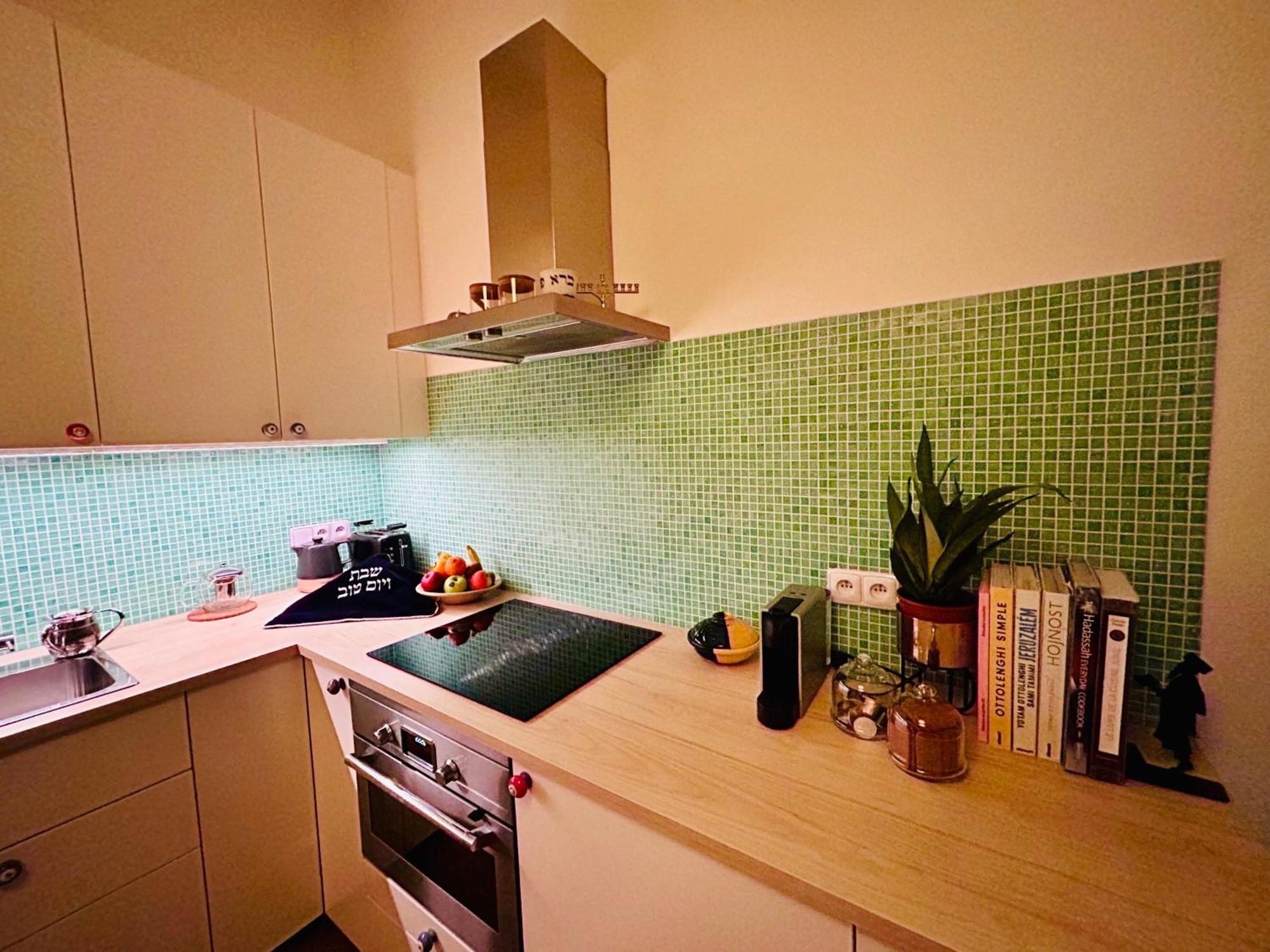 Green Balcony & King Size Bed Prague Extérieur photo